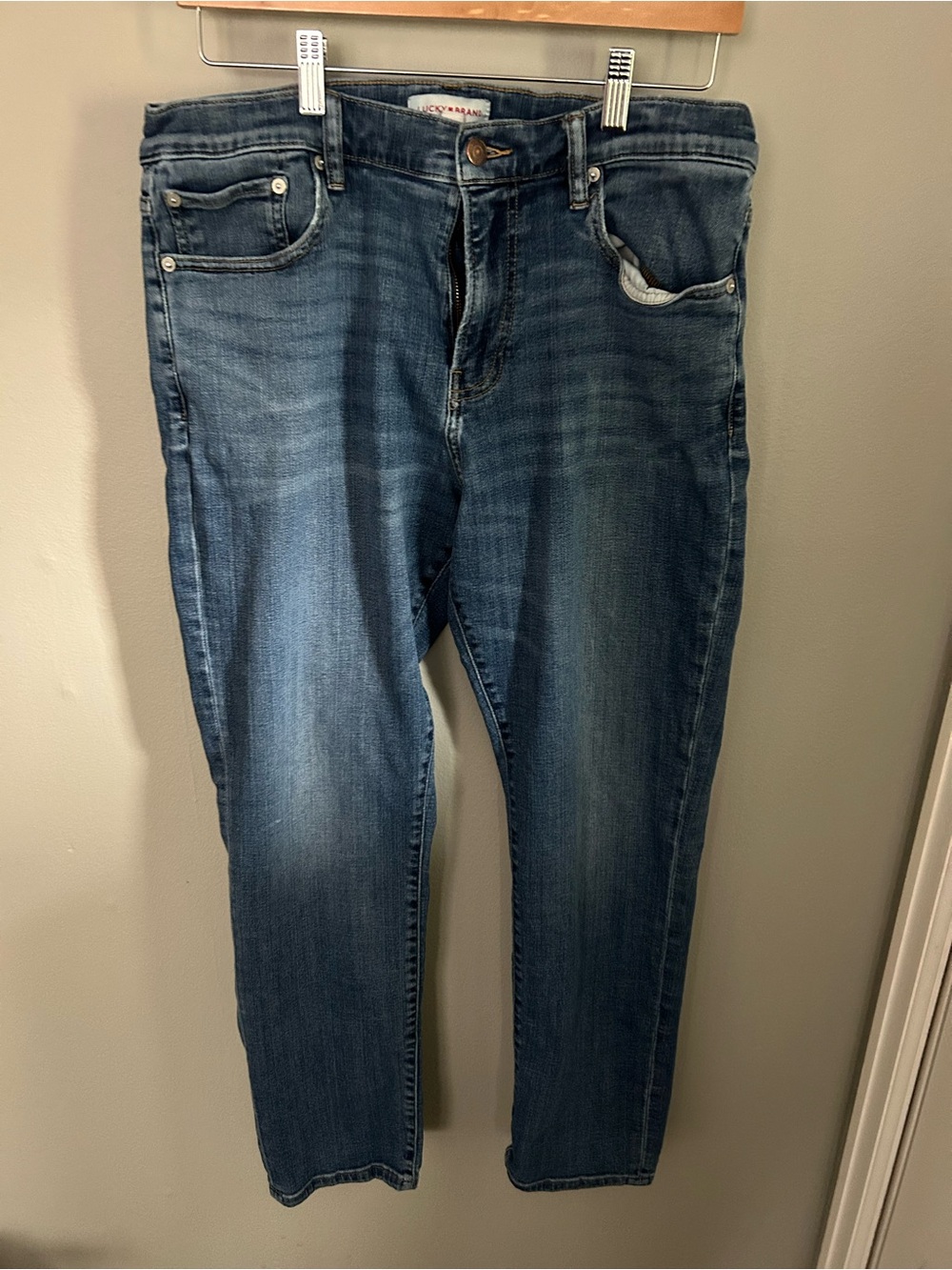 Lucky Brand Slim Straight Jeans in Medium Blue Wash 34x32